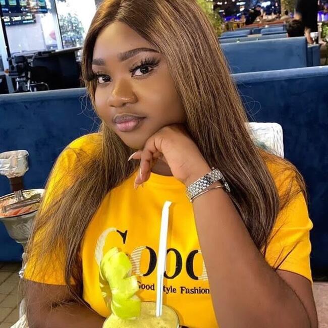 مربية أطفال في دبي: Laurette