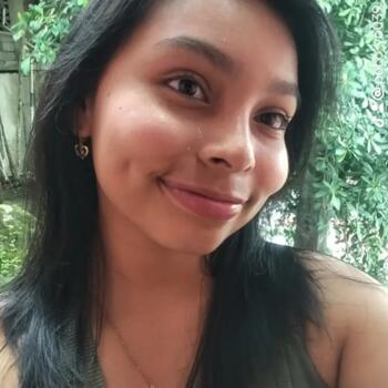 Babysitter in Panama City: Hillary