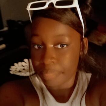 Babysitter in L'Haÿ-les-Roses: Emeline