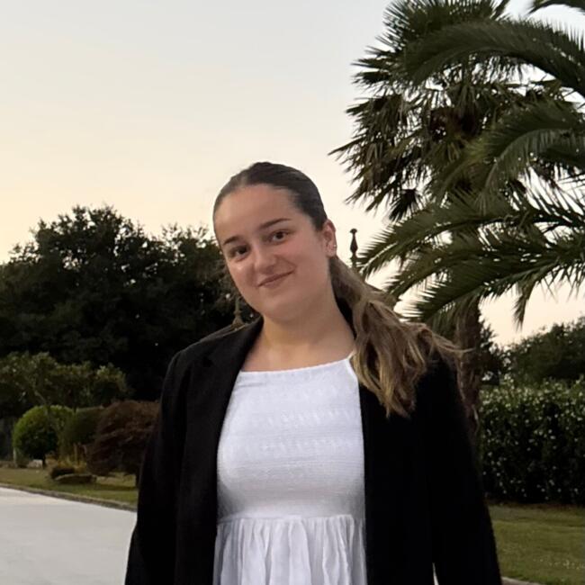 Nanny in Ordes: Nuria