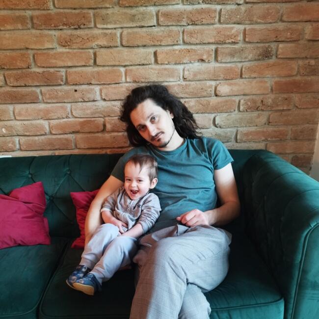 Poptávka hlídání dětí v Velatice: Tomasz