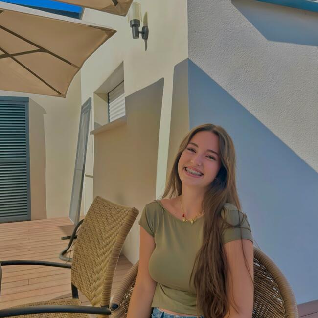 Babysitter in Ambon: Maëva