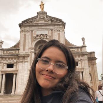 Babysitter in Brasília: Kely Maciel