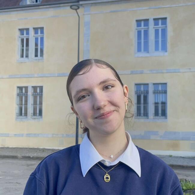 Babysitter in Besançon: Léonie
