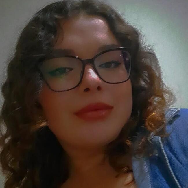 Babysitter in Curitiba: Emily
