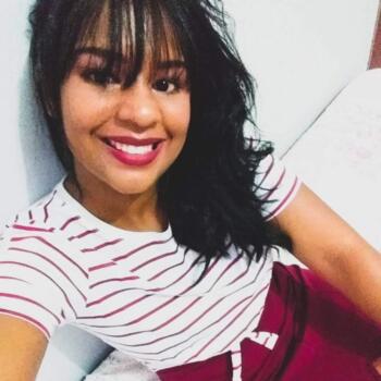 Babysitter Brasília: Iris