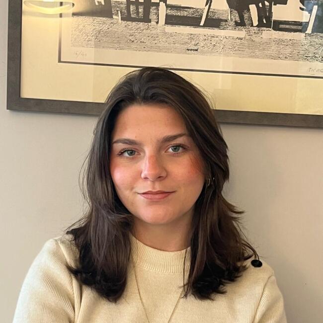 Babysitter in Paris: Adèle
