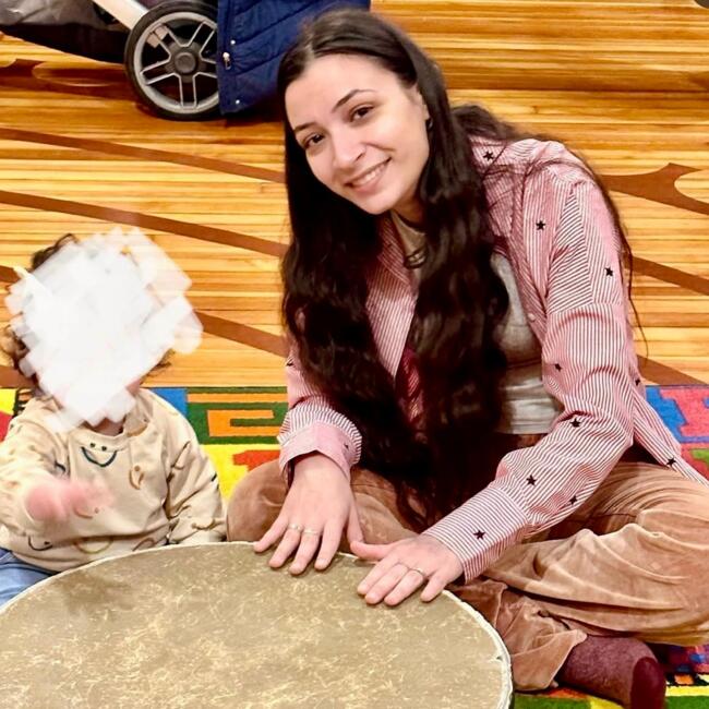 Ayatanas bölgesinde bebek bakıcısı: Elina