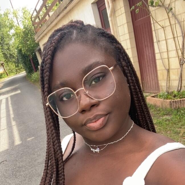 Babysitter in Tours: Angie lauryll hermaine