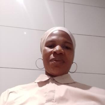 Nanny in Komaneng: Hellen