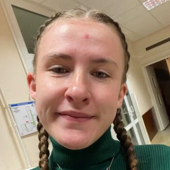 Babysitter in Les Trois-Moutiers: Lola