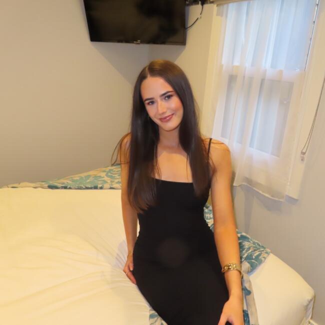 Babysitter in Ballyhaunis: Nicole