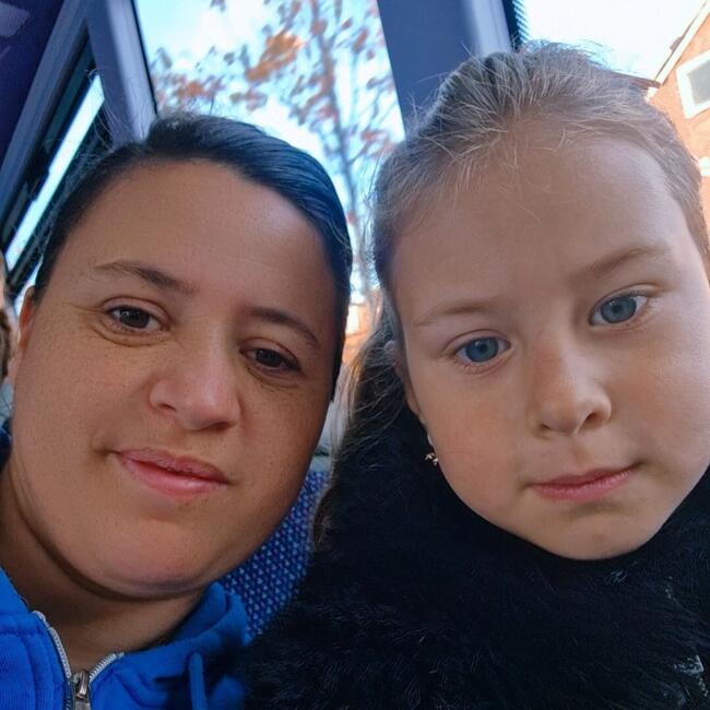 Babysitter in Leeds: Ana maria lazlo