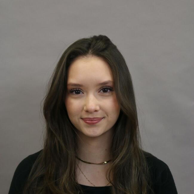 Babysitter in Luxembourg: Iris