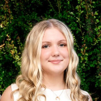 Babysitter in Surrey: Emma