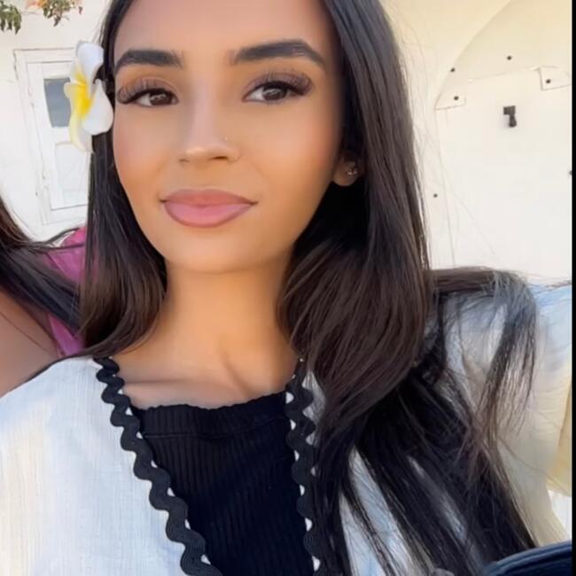 Babysitter in Saint-Priest: Esra