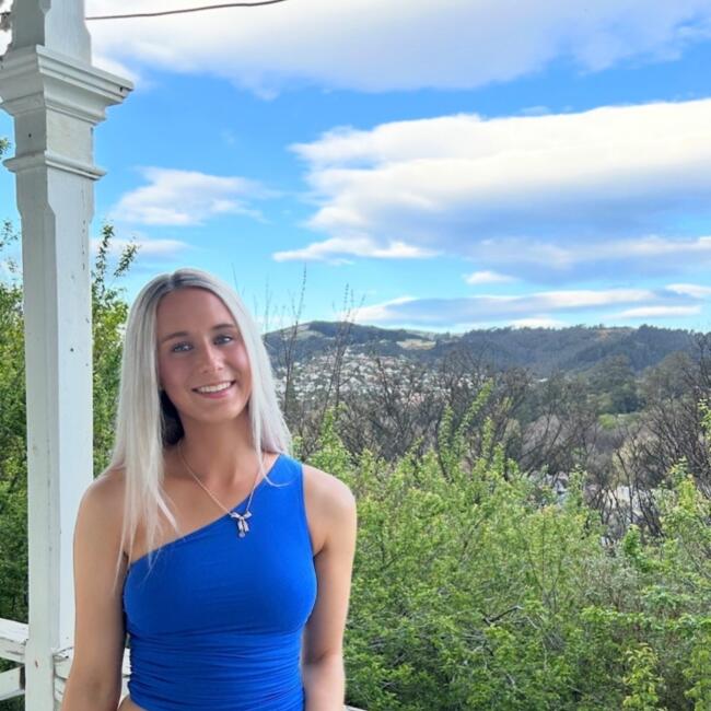 Babysitter in Dunedin: Bridget