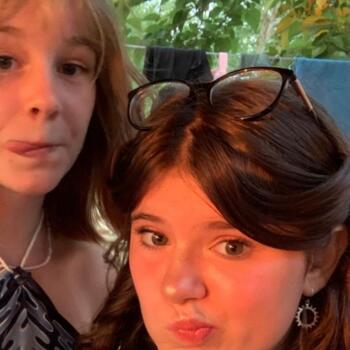 Baby-sitter in Saint-Genouph: Lucie•