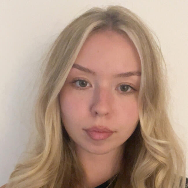 Babysitter in London: Laura