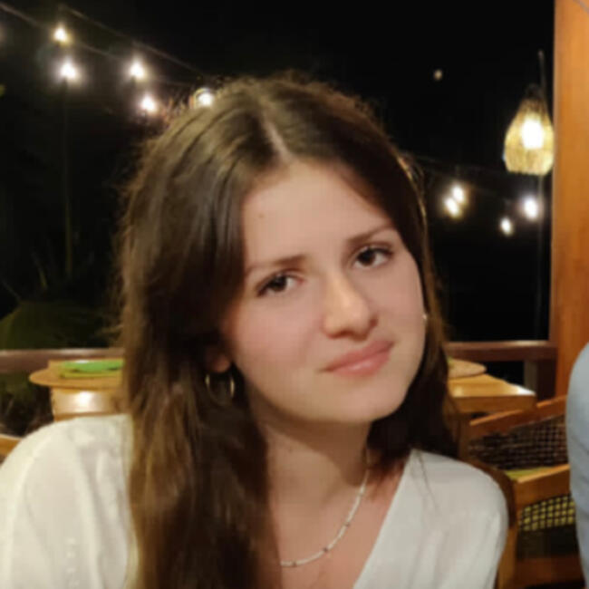 Babysitter in Canteleu: Clémence