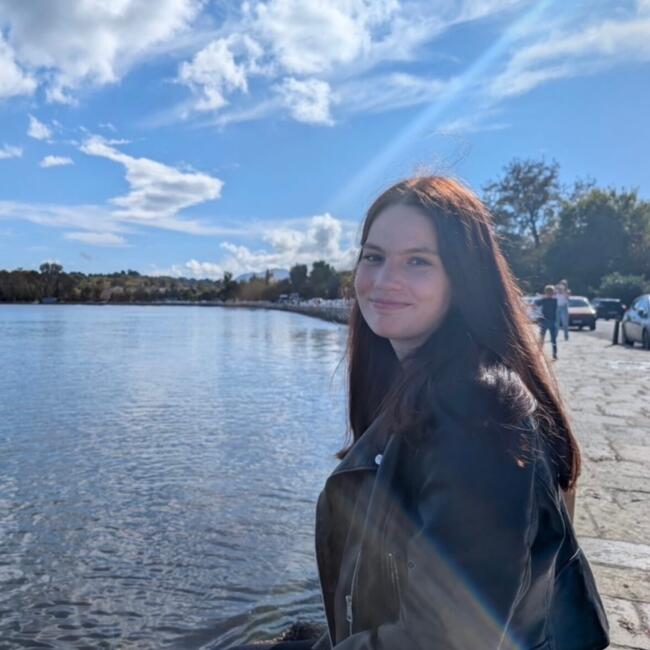 Babysitter in Alton: Rebecca