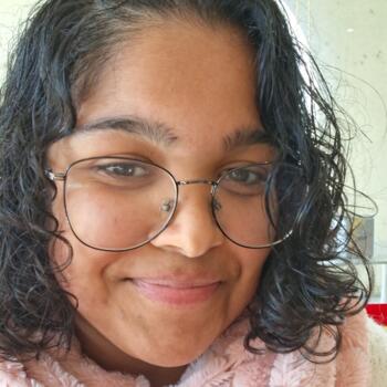Babysitter in São João da Talha: Caroline