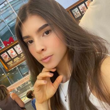 Babysitter in Bello: Emily Dayana