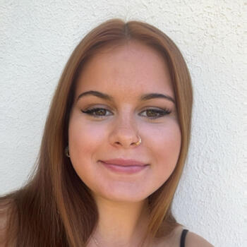 Babysitter in Pressagny-lOrgueilleux: Liza