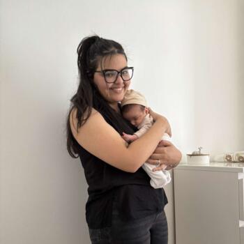 Babysitter in Château-Landon: Oumnya