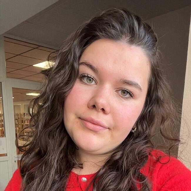 Babysitter in Dampierre-sur-Boutonne: Lucie