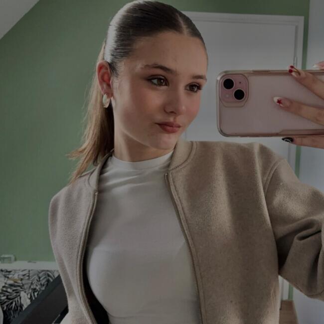 Babysitter in Leffrinckoucke: Clelia