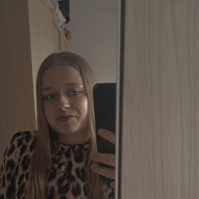 Babysitter in Fleurus: Elina