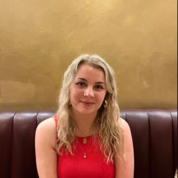 Babysitter in Brighton: Ava