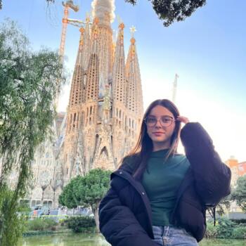 Babysitter in Vic: Yosybeth