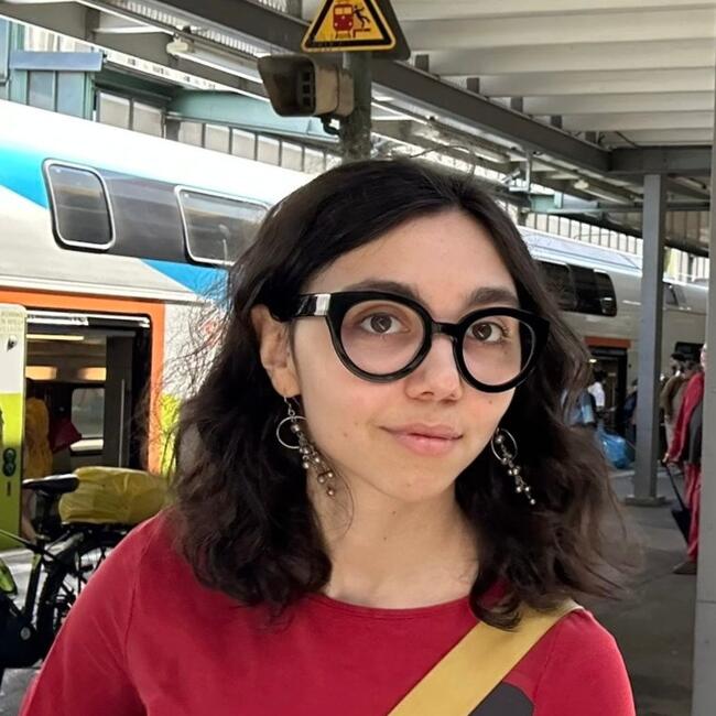 Babysitter in Vienna: Luara