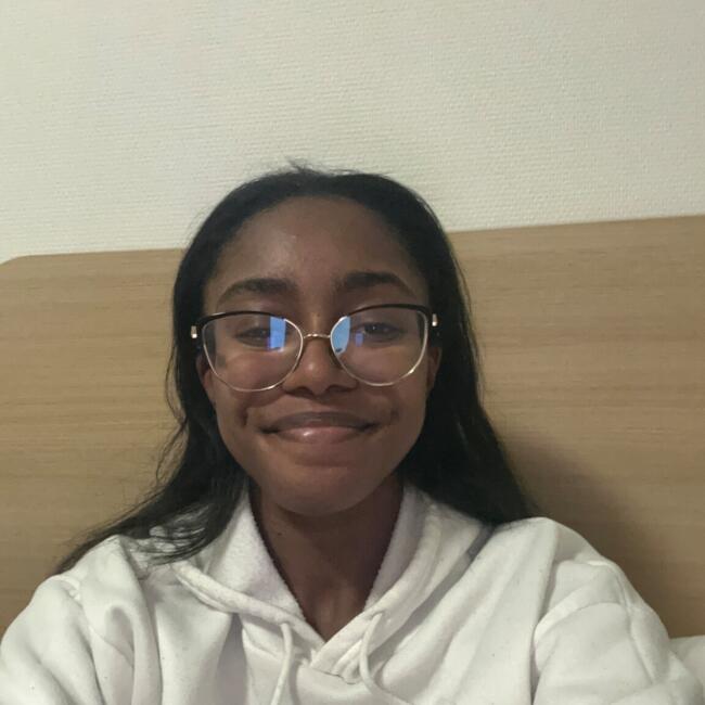 Babysitter in Troyes: Lynn