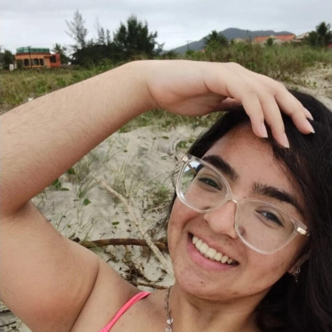 Emprego de babá em Ibiúna: Ana