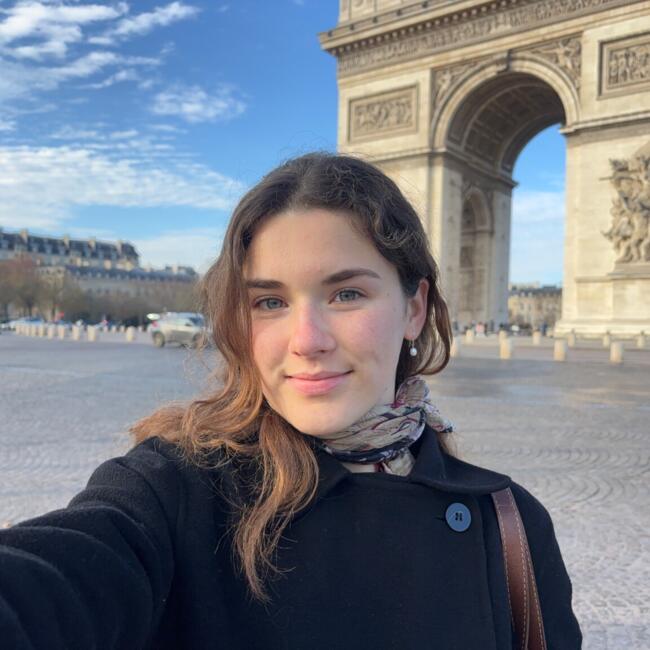 Babysitter in Paris: Margaux