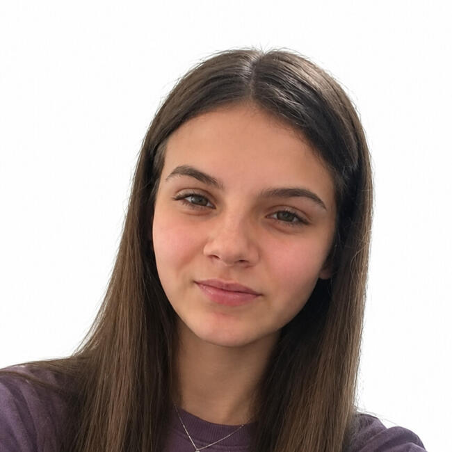 Babysitter in Serviès: Ines