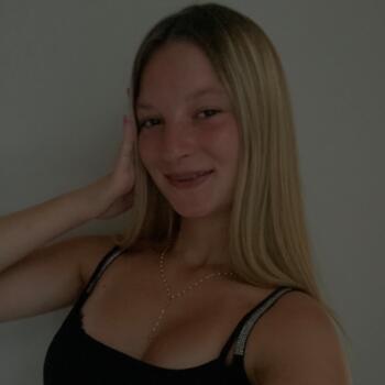 Babysitter in Vieux-Condé: Esteryne