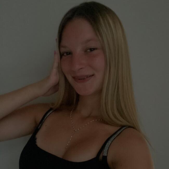 Babysitter in Vieux-Condé: Esteryne