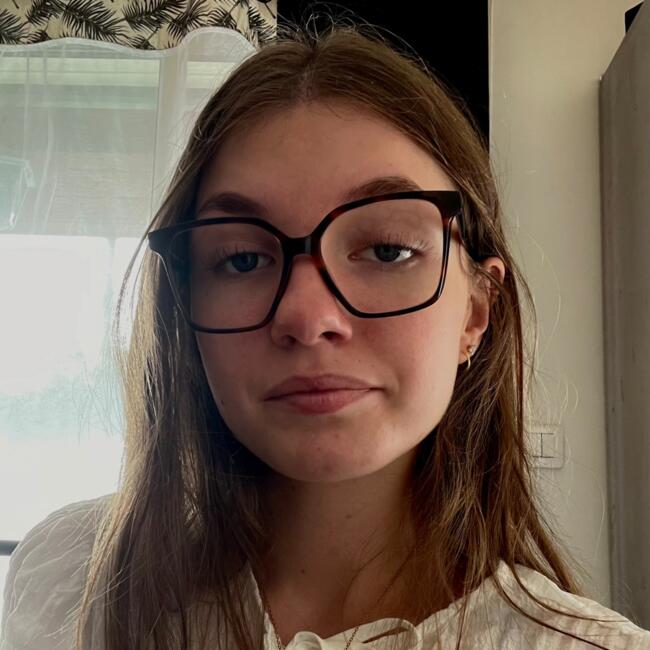 Babysitter in Argelès-Gazost: Enola