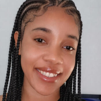 Baby-sitter Surrey: Chiedza