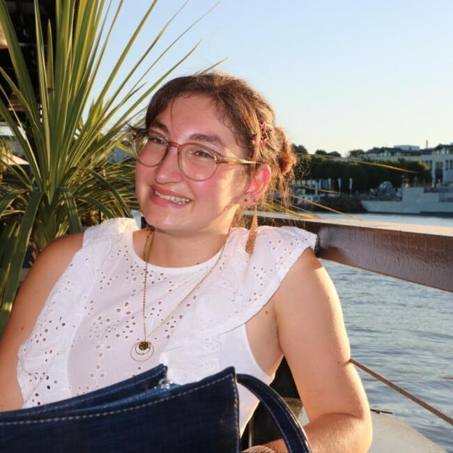 Babysitter in Montreuil: Caly