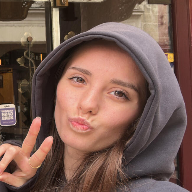 Babysitter in Chamvres: Lisa