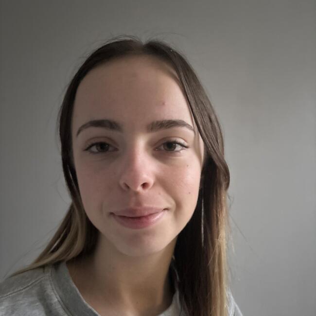 Babysitter in Puiseux-en-Bray: Eva