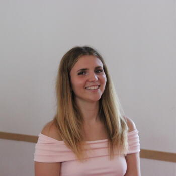 位於鲁昂 的臨時保母: Emma