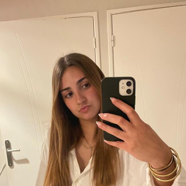 Babysitter in Écully: Charlotte