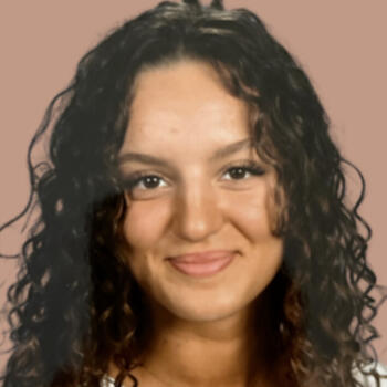 Babysitter in Issy-les-Moulineaux: Lina