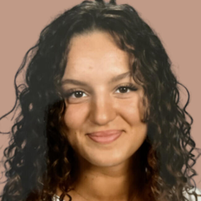 Babysitter in Issy-les-Moulineaux: Lina